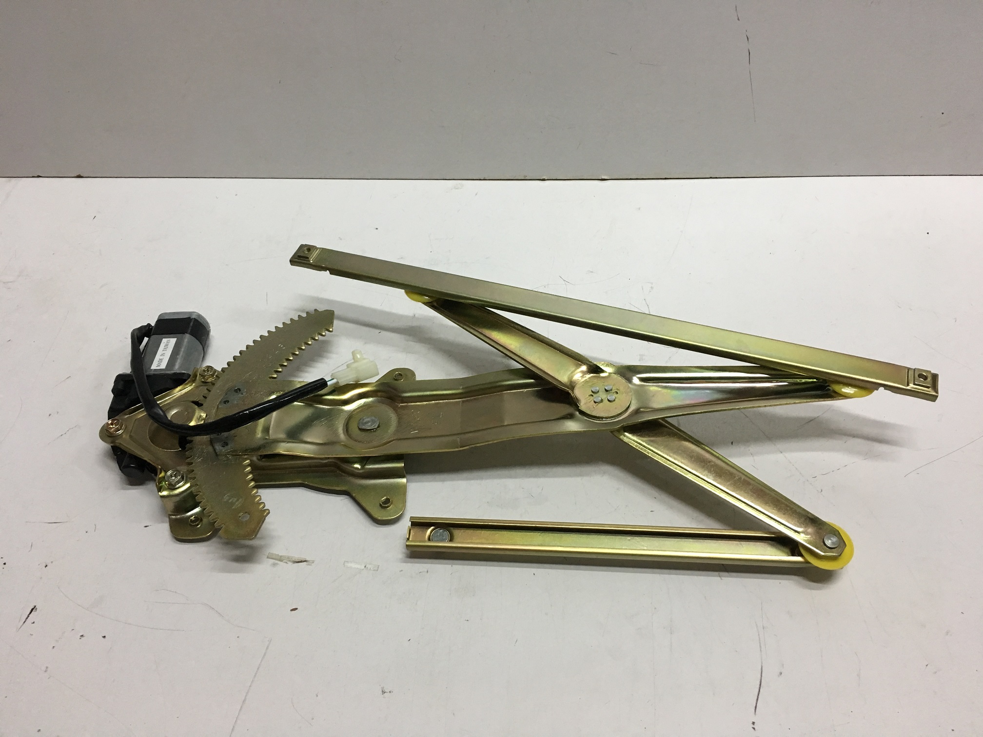 MAQUINA LEVANTACRISTAL DEL DER HILUX C/D(ELECTRICA)2005-2015