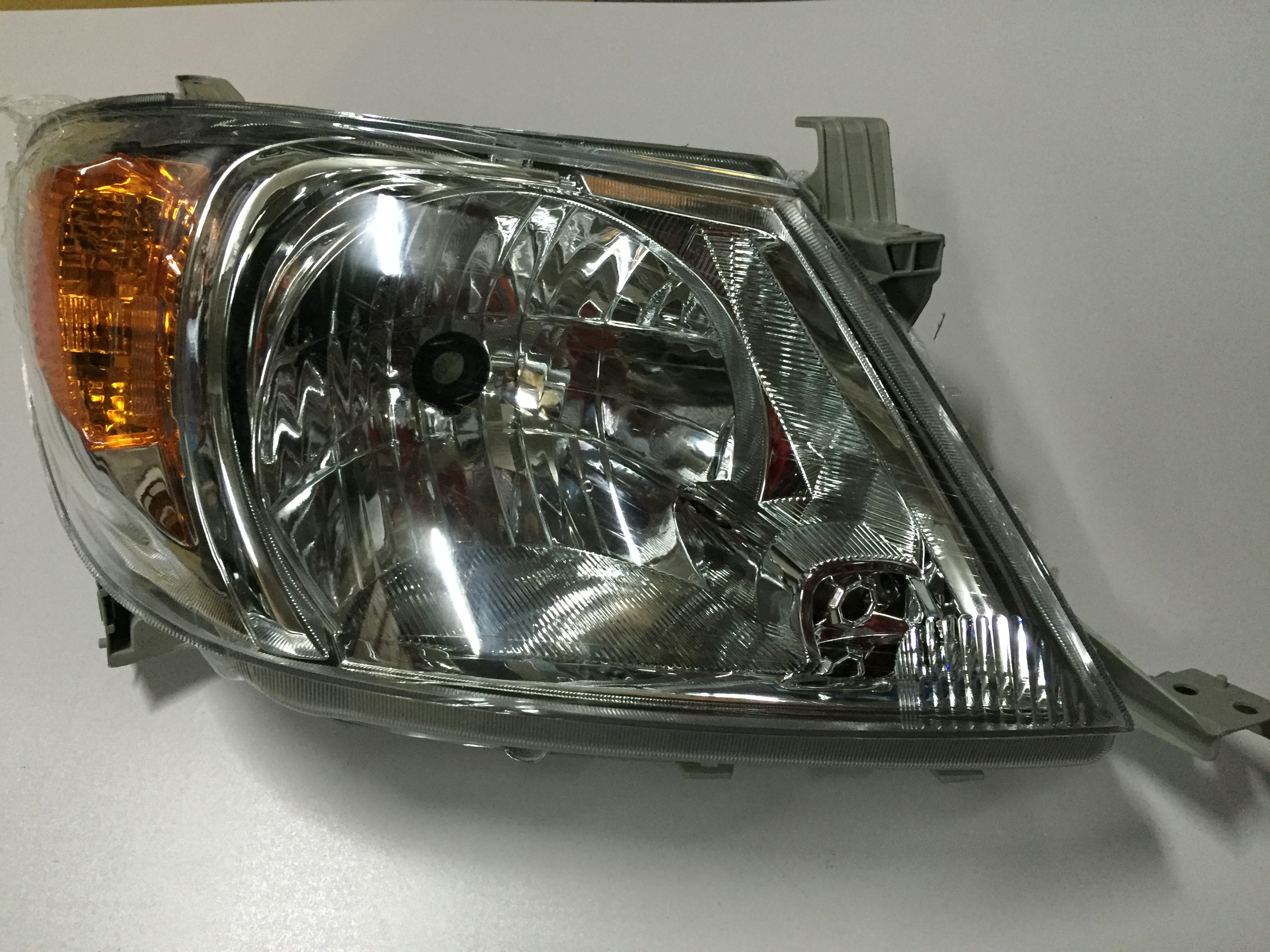 OPTICA DERECHA HILUX 2005-2008