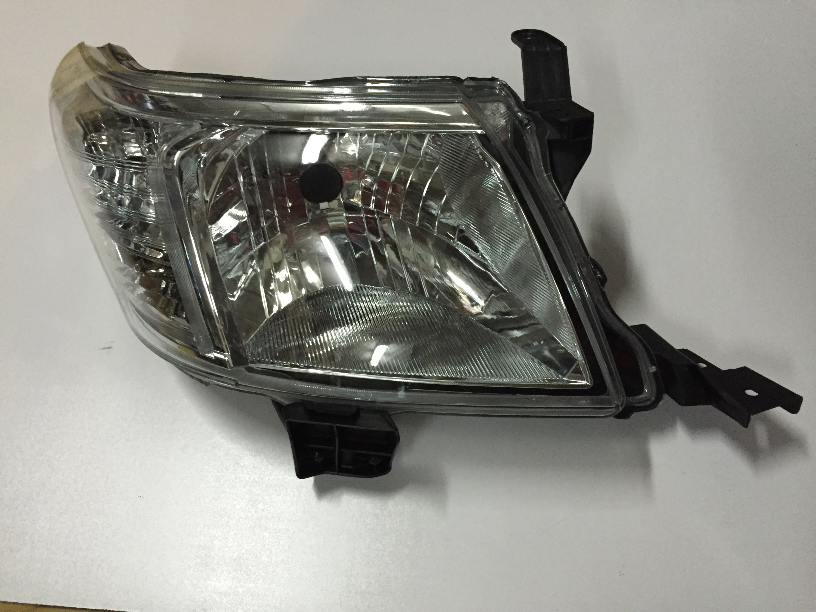 OPTICA IZQUIERDA HILUX 2011-2015