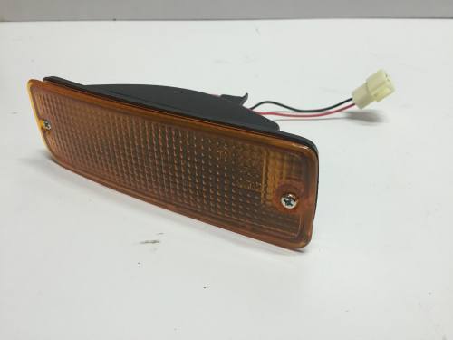 FARO DE GIRO DE PARAGOLPE DERECHO HILUX 2.8 1992-2001